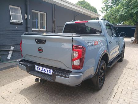 2022-Nissan-Navara-25-DDTi-LE-Auto-Double-Cab_4