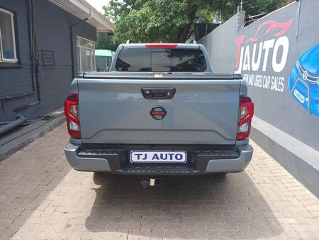 2022-Nissan-Navara-25-DDTi-LE-Auto-Double-Cab_6