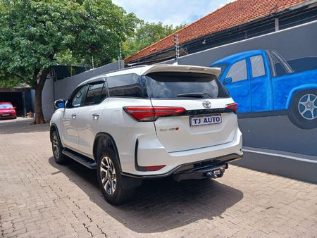 2023-Toyota-Fortuner-24-GD-6-Raised-Body_2