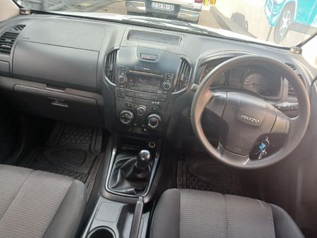 2013-Isuzu-KB-250-Double-Cab-LE_10