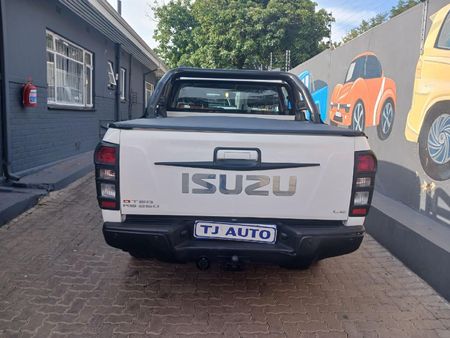 2013-Isuzu-KB-250-Double-Cab-LE_5