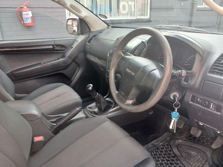 2013-Isuzu-KB-250-Double-Cab-LE_8