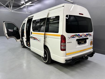2023-Toyota-Quantum-25-D-4D-Sesfikile-16-seat_4