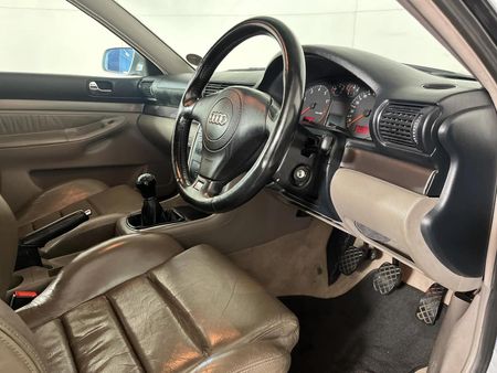 2000-Audi-A4-18_9
