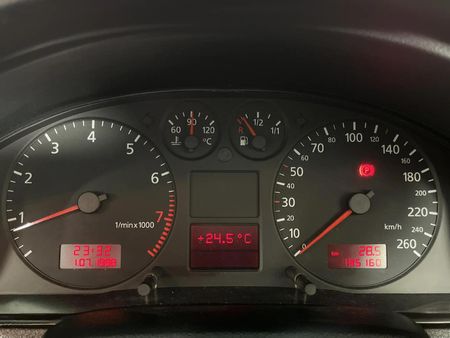 2000-Audi-A4-18_2