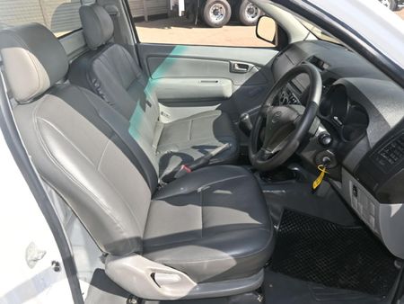 2010-Toyota-Hilux-20-VVTi-Single-Cab_3