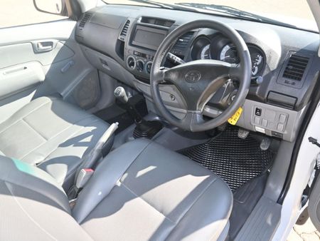 2010-Toyota-Hilux-20-VVTi-Single-Cab_5
