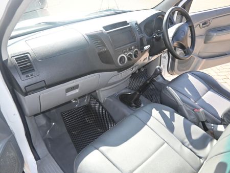 2010-Toyota-Hilux-20-VVTi-Single-Cab_6