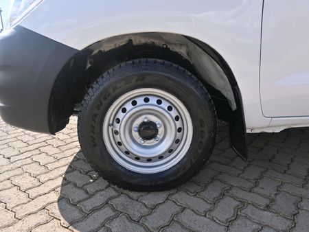 2010-Toyota-Hilux-20-VVTi-Single-Cab_7