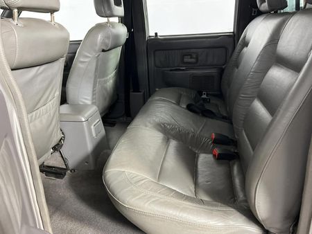 2000-Isuzu-KB-320-LX-4x2-Double-Cab_3