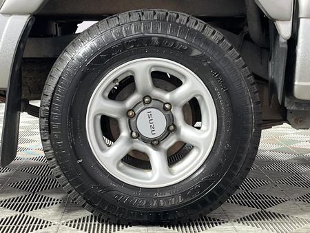 2000-Isuzu-KB-320-LX-4x2-Double-Cab_7