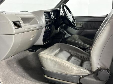 2000-Isuzu-KB-320-LX-4x2-Double-Cab_8