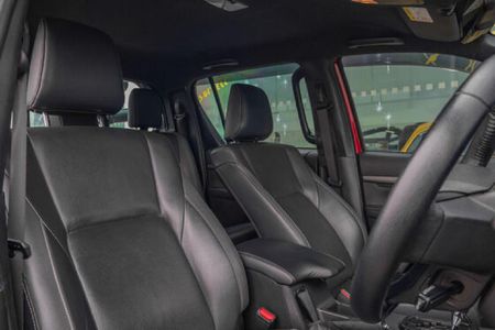 2022-Toyota-Hilux-28-GD-6-Raised-Body-Legend-Auto-Double-Cab_12