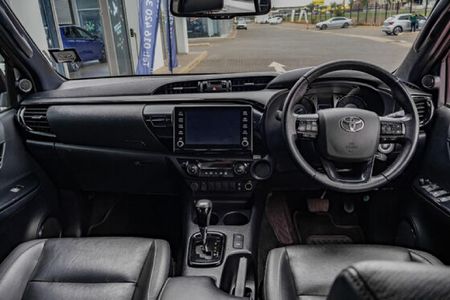 2022-Toyota-Hilux-28-GD-6-Raised-Body-Legend-Auto-Double-Cab_14