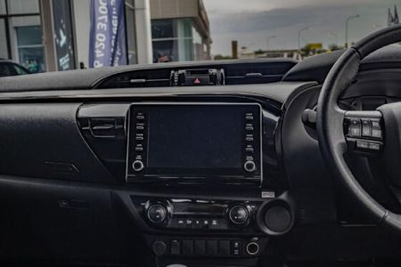 2022-Toyota-Hilux-28-GD-6-Raised-Body-Legend-Auto-Double-Cab_15