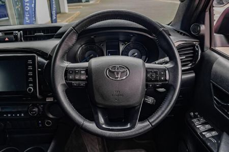 2022-Toyota-Hilux-28-GD-6-Raised-Body-Legend-Auto-Double-Cab_17