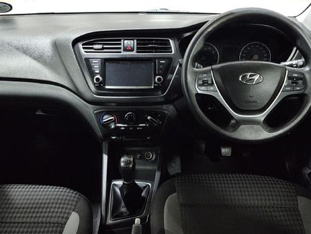 2020-Hyundai-i20-12-Motion_9