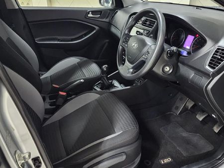 2020-Hyundai-i20-12-Motion_6