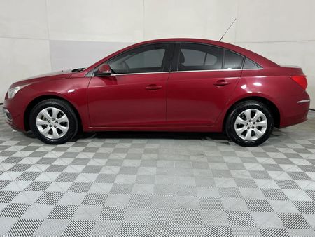 2015-Chevrolet-Cruze-14T-LS-Auto_11
