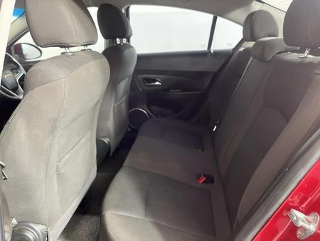 2015-Chevrolet-Cruze-14T-LS-Auto_3