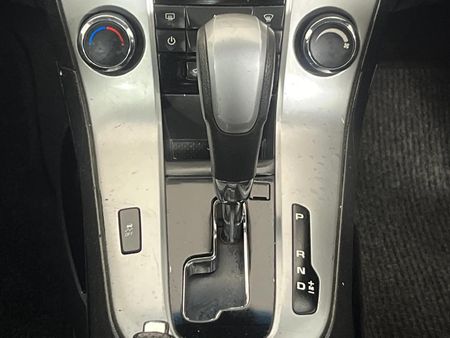 2015-Chevrolet-Cruze-14T-LS-Auto_5