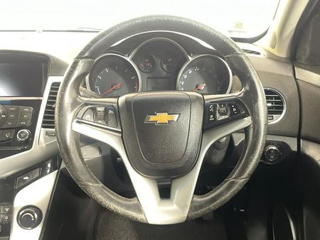 2015-Chevrolet-Cruze-14T-LS-Auto_6