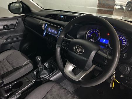 2017-Toyota-Hilux-24-GD-6-SRX-4x4-Single-Cab_13
