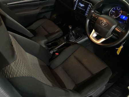 2017-Toyota-Hilux-24-GD-6-SRX-4x4-Single-Cab_5