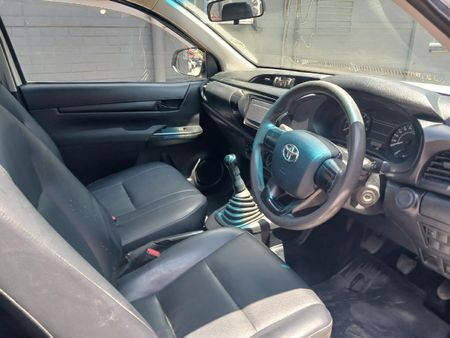 2016-Toyota-Hilux-24-GD-Single-Cab_7