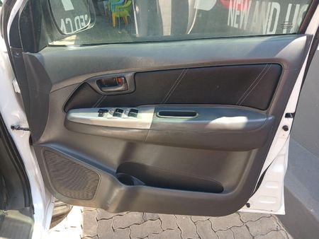 2013-Toyota-Hilux-25-D-4D-SRX-4x4-Double-Cab_0