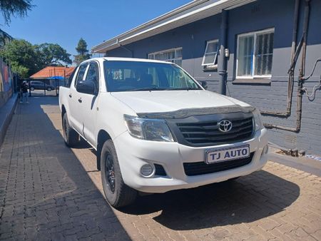 2013-Toyota-Hilux-25-D-4D-SRX-4x4-Double-Cab_9