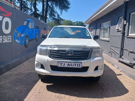 2013-Toyota-Hilux-25-D-4D-SRX-4x4-Double-Cab_10