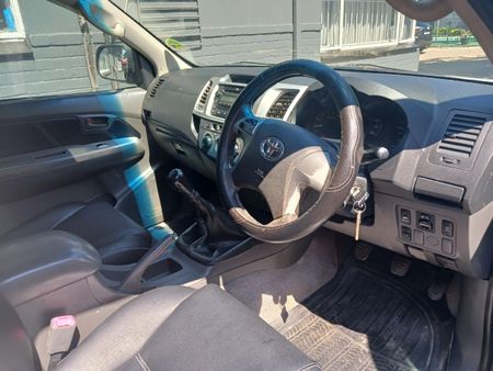 2013-Toyota-Hilux-25-D-4D-SRX-4x4-Double-Cab_1