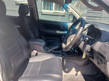 2013-Toyota-Hilux-25-D-4D-SRX-4x4-Double-Cab_2