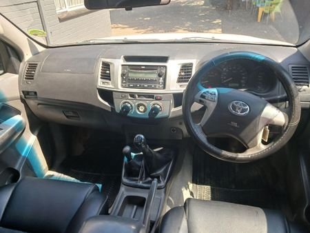 2013-Toyota-Hilux-25-D-4D-SRX-4x4-Double-Cab_3