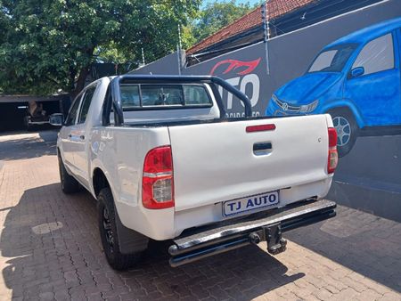 2013-Toyota-Hilux-25-D-4D-SRX-4x4-Double-Cab_6
