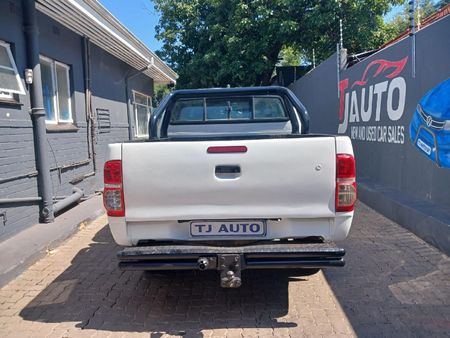 2013-Toyota-Hilux-25-D-4D-SRX-4x4-Double-Cab_7