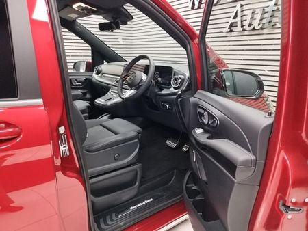 2025-Mercedes-Benz-V-Class-V300d-Exclusive_3