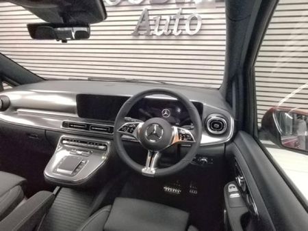 2025-Mercedes-Benz-V-Class-V300d-Exclusive_6