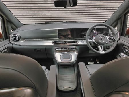2025-Mercedes-Benz-V-Class-V300d-Exclusive_7