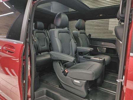 2025-Mercedes-Benz-V-Class-V300d-Exclusive_8