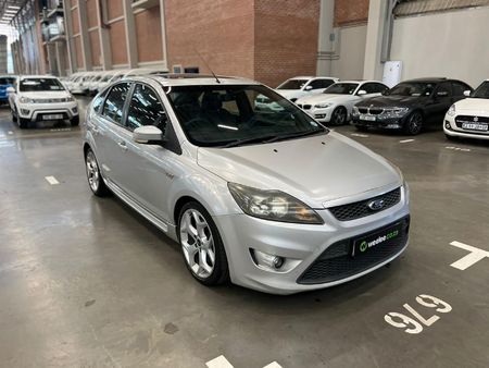 2011-Ford-Focus-25-ST-5-dr_0