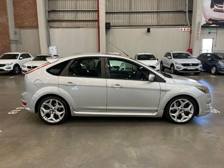 2011-Ford-Focus-25-ST-5-dr_1