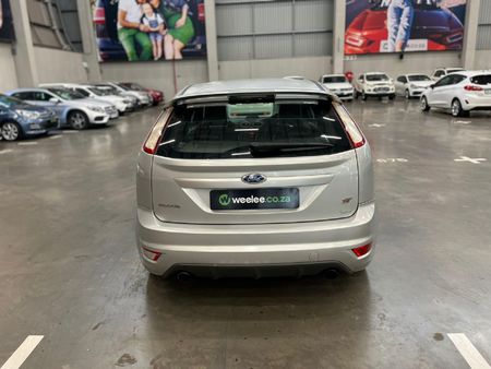 2011-Ford-Focus-25-ST-5-dr_3