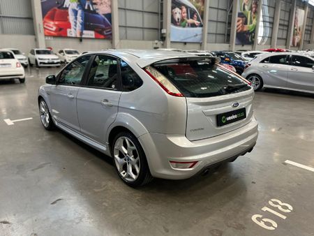 2011-Ford-Focus-25-ST-5-dr_4