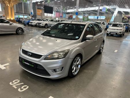 2011-Ford-Focus-25-ST-5-dr_6