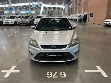 2011-Ford-Focus-25-ST-5-dr_7