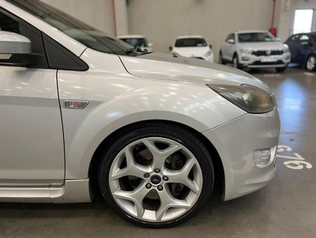 2011-Ford-Focus-25-ST-5-dr_8