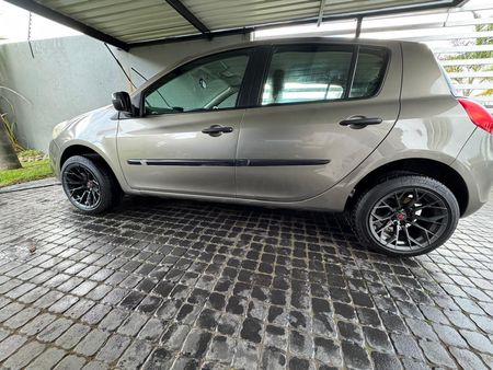 2012-Renault-Clio-III-16-Yahoo-5-dr_9