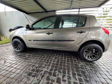 2012-Renault-Clio-III-16-Yahoo-5-dr_10